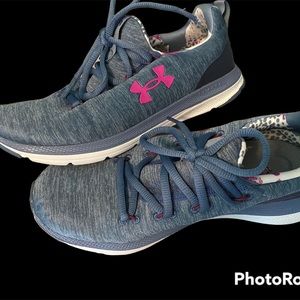 Under Armour Womens size 8